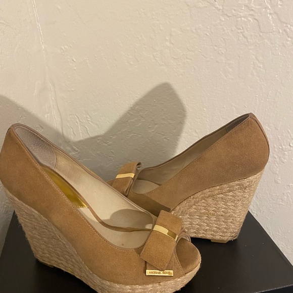 Michael Kors wedge heels - Picture 2 of 4